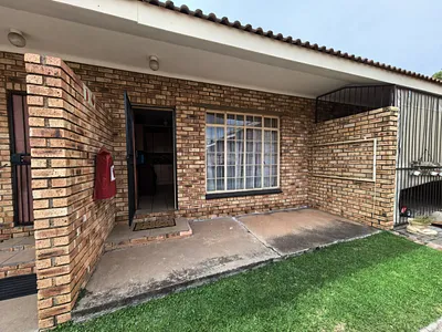 1 Bedroom Townhouse For Sale in Parys - i7C0.webp