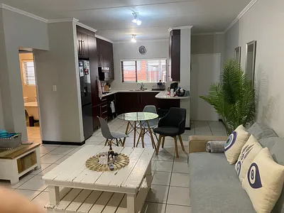 1 Bedroom Apartment For Sale in Bedfordview - dbIz.webp