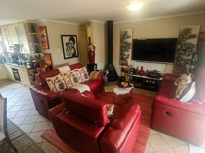 3 Bedroom House For Sale in Heidelberg - nuk3.webp