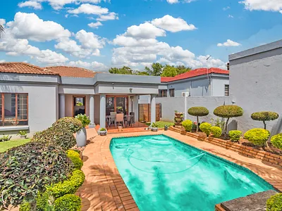 3 Bedroom Townhouse For Sale in Randburg - Ug5P.webp