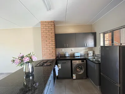 2 Bedroom Apartment For Sale in Midrand - 6pBO.webp