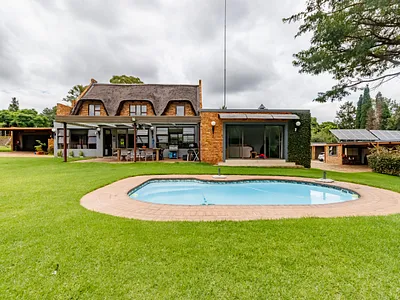 4 Bedroom House For Sale in Glen Austin, Midrand - r6PW.webp