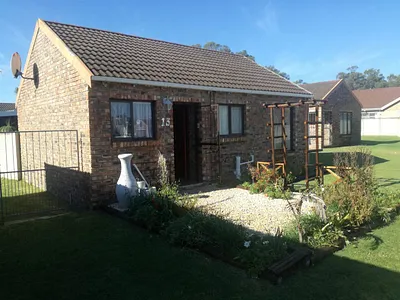 2 Bedroom Townhouse To Rent in Port Elizabeth - Lofk.webp