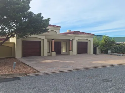 4 Bedroom House For Sale in Stilbaai West, Stilbaai - QuSG.webp