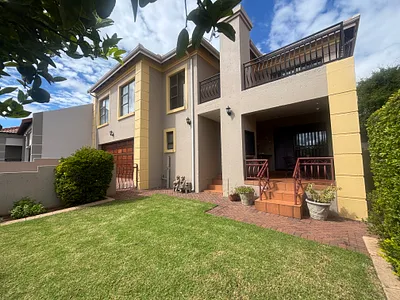 3 Bedroom Townhouse For Sale in Witbank - Zj3i.webp
