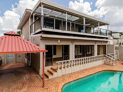 7 Bedroom House For Sale in Johannesburg - 0D17.webp
