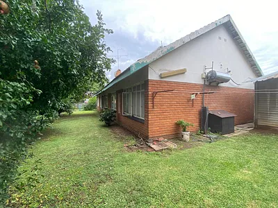 17 Bedroom House For Sale in Vanderbijlpark - 6TJ0.webp