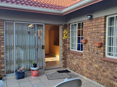 3 Bedroom House For Sale in Kempton Park - img