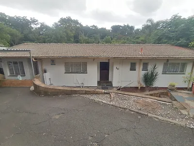 3 Bedroom House For Sale in Pinetown - svSN.webp