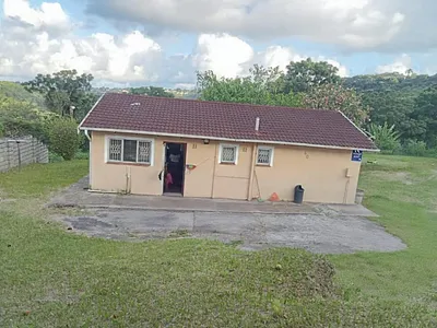 3 Bedroom House For Sale in Pinetown - 8VvA.webp