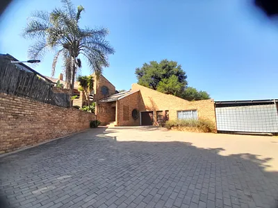 2 Bedroom Apartment To Rent in Glen Austin, Midrand - ozao.webp