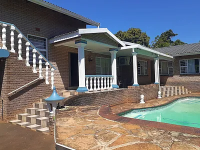 4 Bedroom House For Sale in Amanzimtoti - vyir.webp