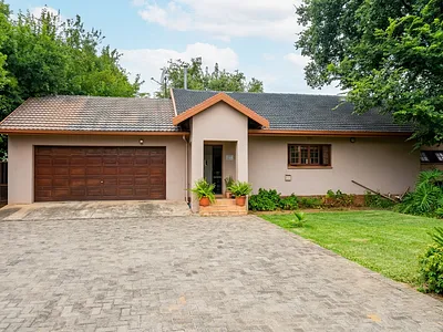 3 Bedroom House For Sale in Rustenburg - Rn8D.webp