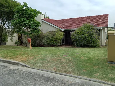 4 Bedroom House For Sale in Cape Town - pY4u.webp