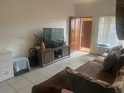 2 Bedroom Apartment For Sale in Nelspruit - img