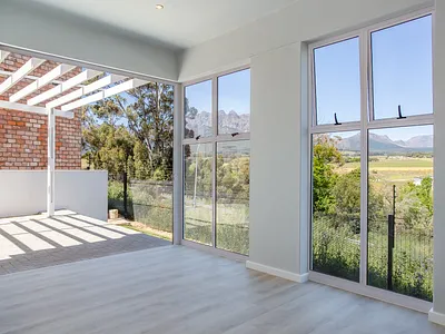 3 Bedroom Apartment To Rent in Wellington - img
