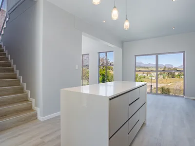 3 Bedroom Apartment To Rent in Wellington - img