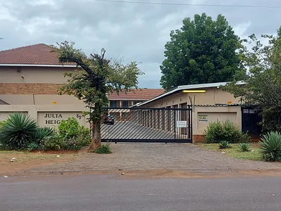 2 Bedroom Apartment For Sale in Rustenburg - w4o7.webp