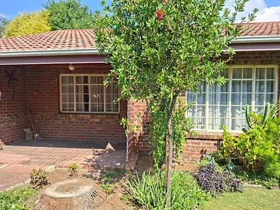 1 Bedroom Townhouse For Sale in Newcastle - img
