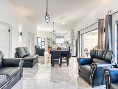 3 Bedroom Townhouse For Sale in Gordons Bay - plLx.webp