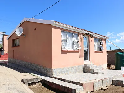 4 Bedroom House For Sale in East London - nvuC.webp