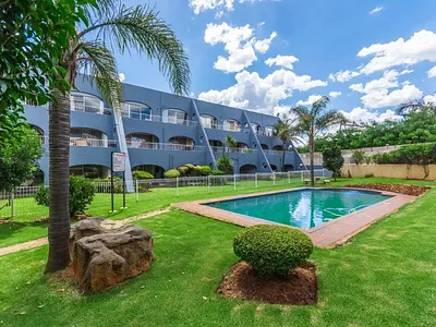 2 Bedroom Apartment For Sale in Roodepoort - VFqZ.webp