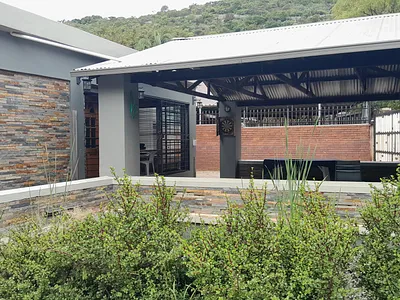 6 Bedroom House For Sale in Pretoria - rzcw.webp