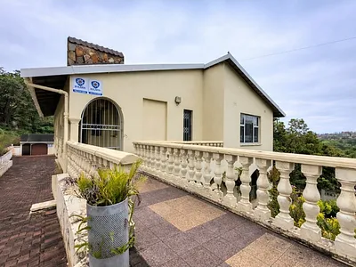 8 Bedroom House For Sale in Isipingo - teBT.webp