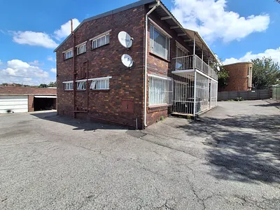 2 Bedroom Townhouse For Sale in Germiston - qA0I.webp
