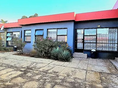 6 Bedroom House For Sale in Witbank - N3RL.webp