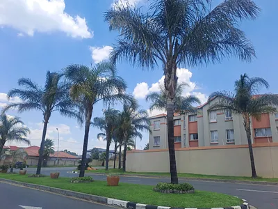 2 Bedroom Townhouse For Sale in Johannesburg - 5fWh.webp