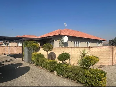 3 Bedroom House For Sale in Rustenburg - SUvo.webp