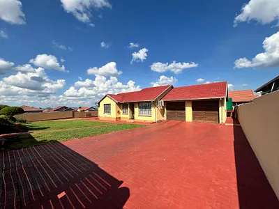 3 Bedroom House For Sale in Rustenburg - FAit.webp