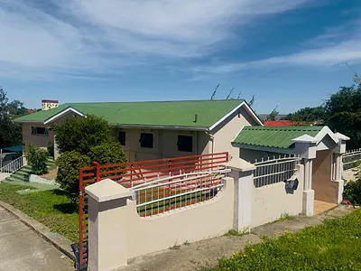 4 Bedroom House For Sale in King Williams Town - liDy.webp