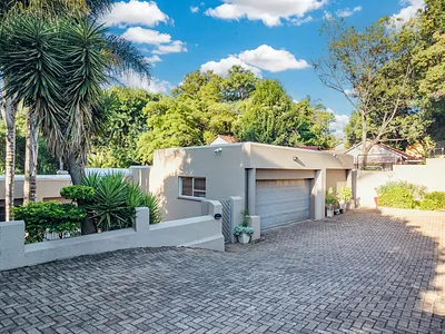 4 Bedroom House For Sale in Roodepoort - EnQk.webp