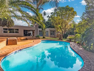 4 Bedroom House For Sale in Roodepoort - R7Wu.webp