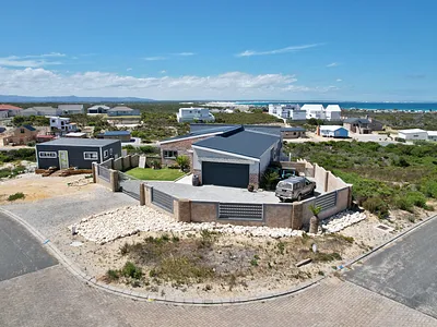 5 Bedroom House For Sale in Struisbaai - sgu5.webp