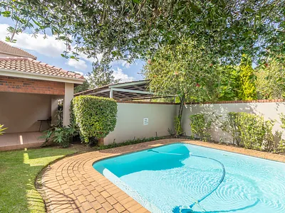 2 Bedroom Apartment For Sale in Sandton - 9a6D.webp