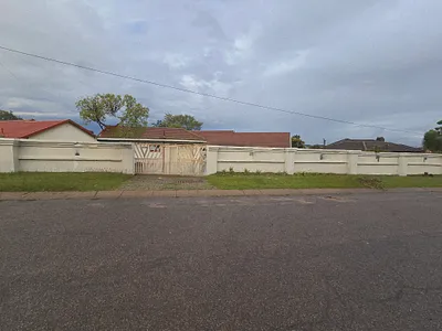 3 Bedroom House For Sale in Witbank - xLoM.webp
