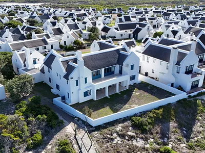 5 Bedroom House For Sale in Struisbaai - TPXo.webp
