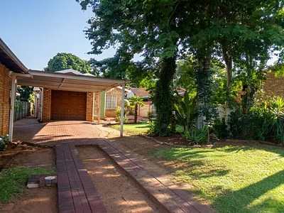 3 Bedroom House For Sale in Rustenburg - hDvB.webp