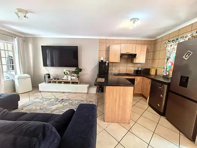 2 Bedroom Apartment For Sale in Rustenburg - 7vTL.webp