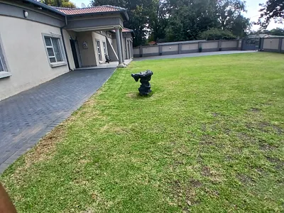 8 Bedroom House For Sale in Springs - agF5.webp