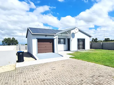 3 Bedroom House For Sale in Jeffreys Bay - HLEm.webp