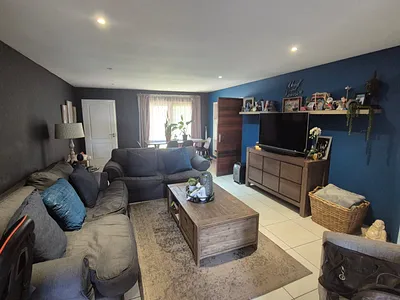 2 Bedroom Apartment For Sale in Johannesburg - yFAt.webp