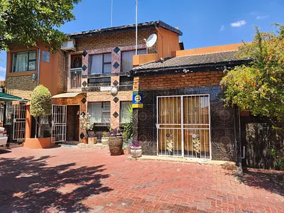 18 Bedroom House For Sale in Bo-dorp, Rustenburg - jdFW.webp