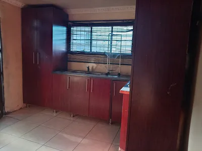 2 Bedroom House For Sale in East London - img