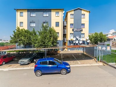 2 Bedroom Apartment For Sale in Roodepoort - ytNu.webp