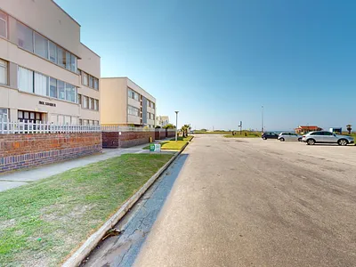 2 Bedroom Apartment For Sale in Port Elizabeth - oNch.webp