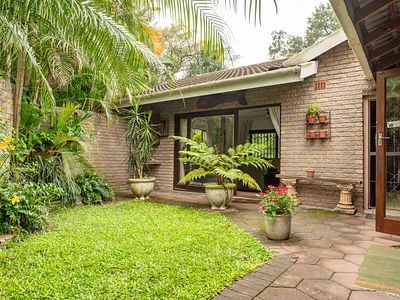3 Bedroom House For Sale in Amanzimtoti - ddsp.webp